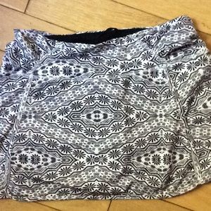 Athleta black and white print skort